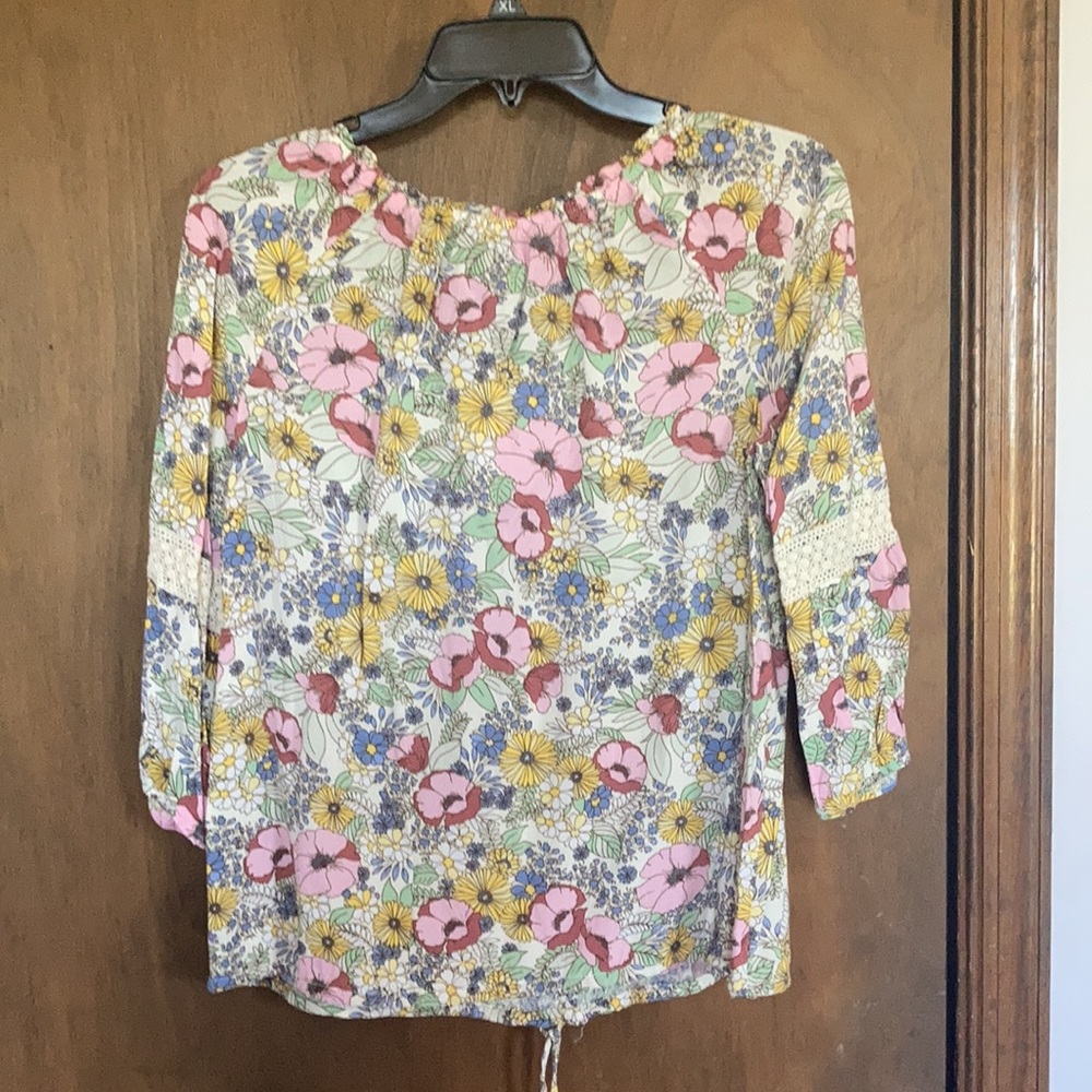 AGB floral print lightweight boho top with crochet detail size S - Picture 17 of 17